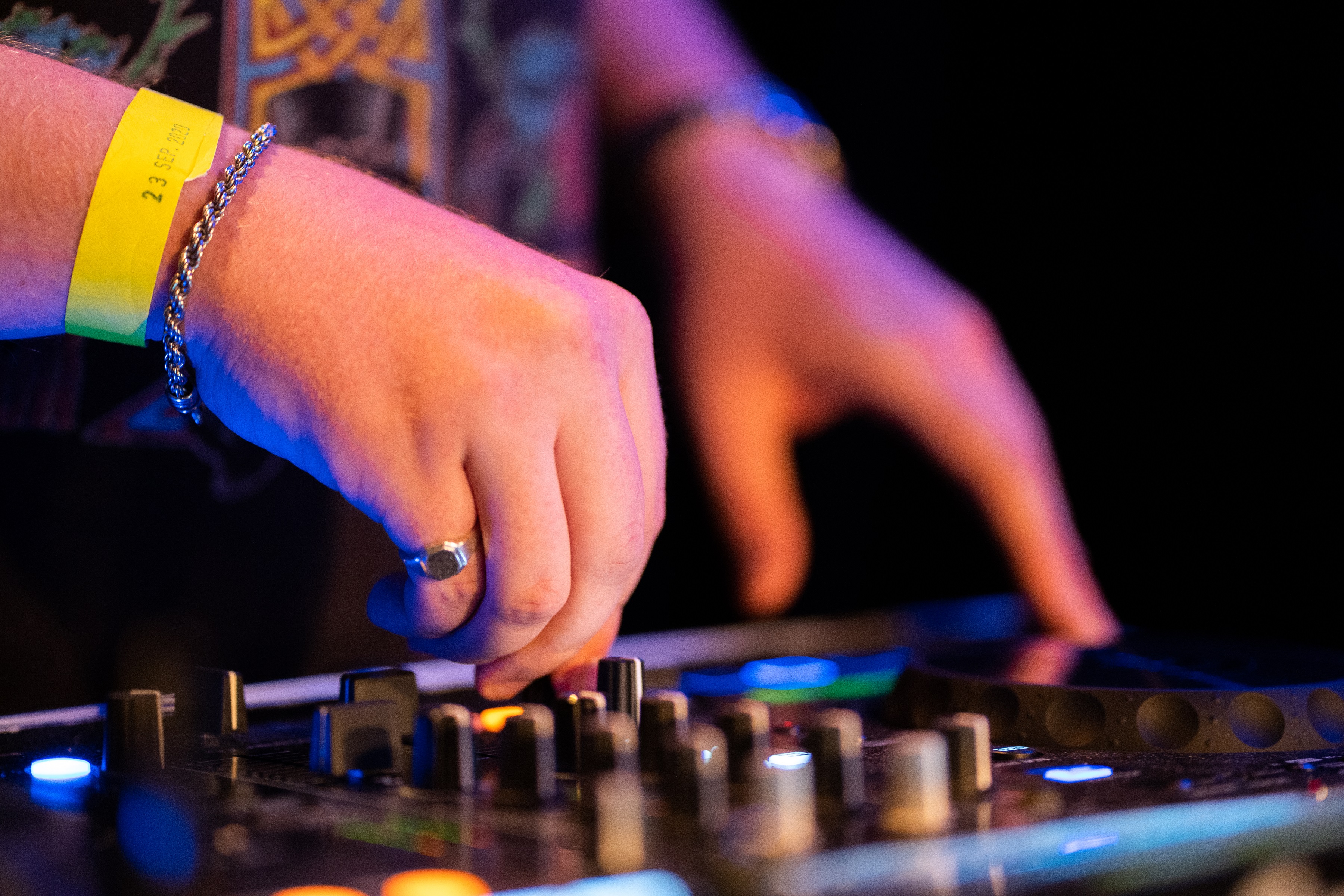 OPEN CALL DJ’s @ RITCS café