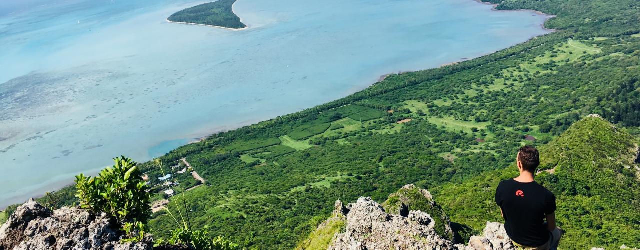 Zicht op de baai in Mauritius