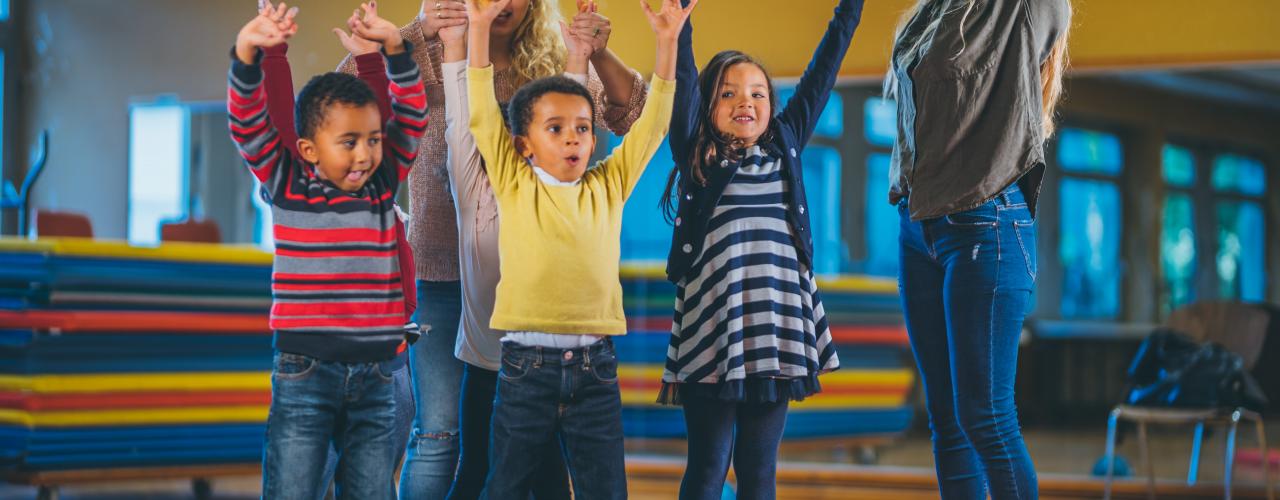 Kinderen leven zich uit. 