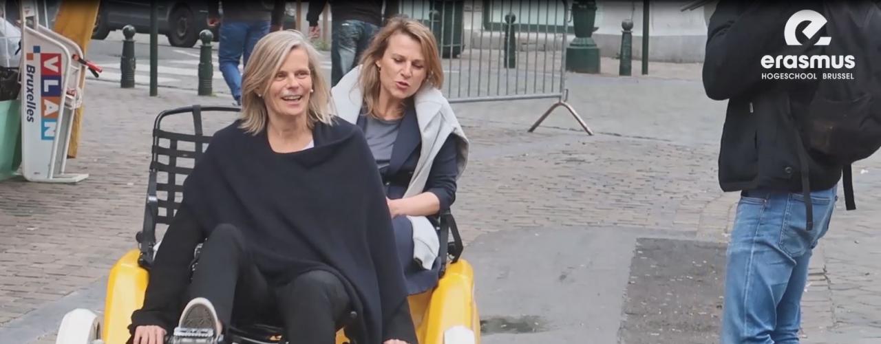 caroline pauwels en ann brusseel op de taxifiets