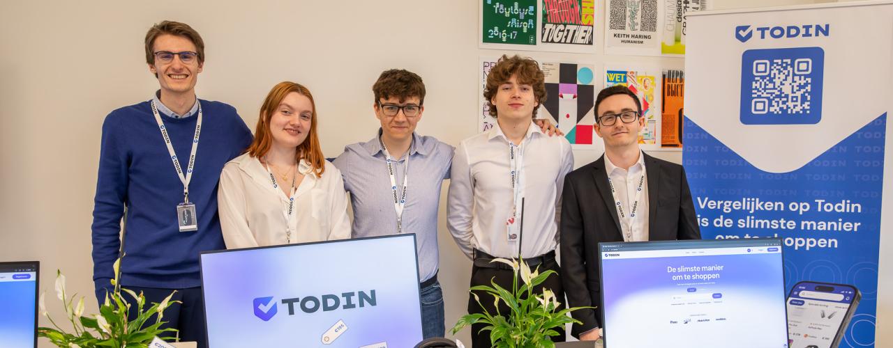 Studenten presenteren hun project Todin