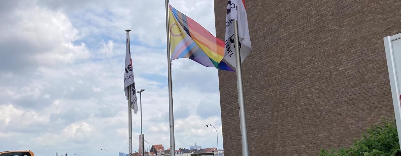 pride vlag campus kaai