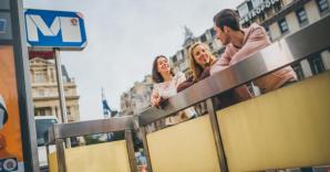 Studenten aan metrohalte De Brouckère