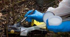 Studenten Biomedische Laboratoriumtechnologie en forensisch onderzoek