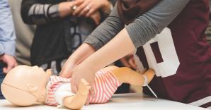 Wees op alles voorbereid tijdens het babysitten! EHBO bij baby’s en jonge kinderen