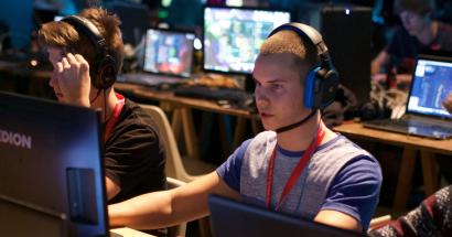 Studenten op EHACKB