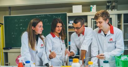 Studenten biomedische laboratoriumtechnologie