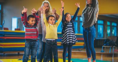 Kinderen leven zich uit. 