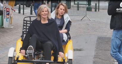 caroline pauwels en ann brusseel op de taxifiets