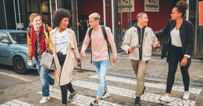 studenten bij campus Bloemenhof