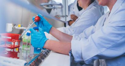 Leren in de praktijk: MLT studente Febe ontdekt de polikliniek van UZ Brussel