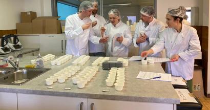 Drie ton mayonnaise in de les?