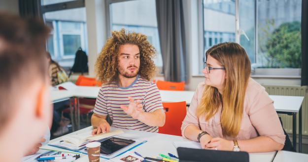 Studenten werken aan project