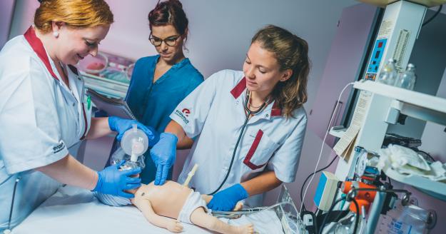 Studenten Vroedkunde aan het werk in het Bic Sim