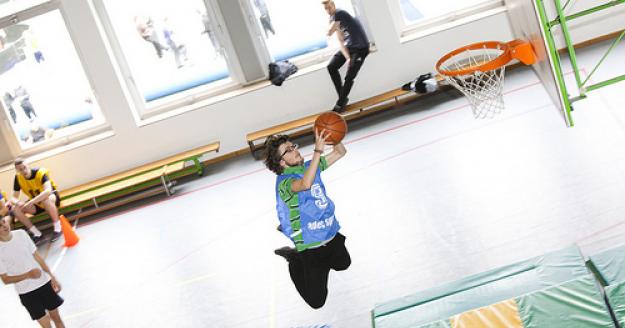 Basket ball trampoline