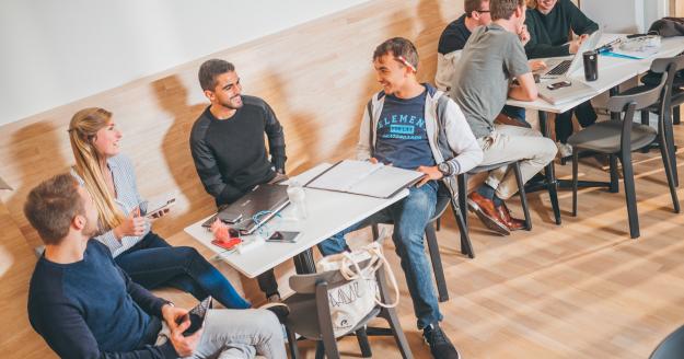 Studenten in gesprek