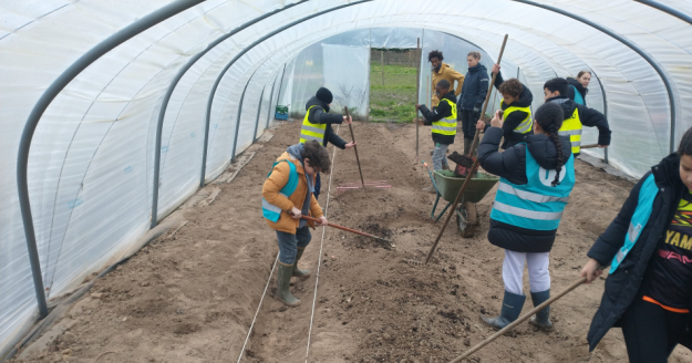 Leerlingen die soep maken en proeven