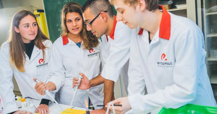 Studenten biomedische laboratoriumtechnologie